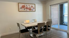 Modern Town House, 3-Bedrooms Home private parking - Image 3