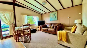 The Raddle Inn Log Cabins - Image 2