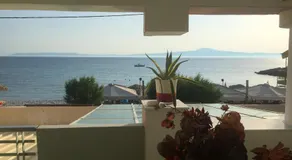 Chic seaside apartment in Akrogiali - 60 sqm - Sea view - Image 3