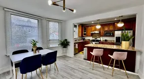 Main Level 2nd Floor House with 2 Queen Bedrooms and Extra Sofa Bed Located 10 minutes from SeaTac Airport and 20 minutes from Downtown - Image 4