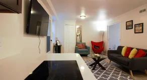 Otis 3304 Bsmnt - Sunny lower apartment suite - Image 2
