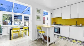 Family House in the Heart of Hanwell with 5 stars! - Image 3