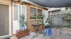 Tranquil Double Room - Next to Bus Station & Park & Chinatown - Shared Bathroom - Image 5