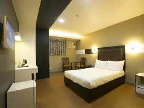 Lucky9 Budget Hotel - Image 5
