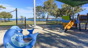 Charme und Komfort in dieser Erdgeschosswohnung mit Blick auf das Wasser! Welsby Pde, Bongaree - Image 5