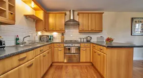 Edinburgh Pearl Apartments - Haymarket Residence - Image 4