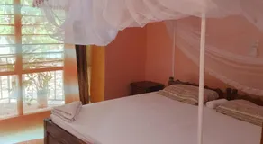 PRIMESHADE GUESTHOUSE - Image 3