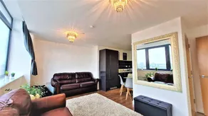 Sidemersey Livings - 2 Bedroom Central Skyline Apartment with views - Image 2