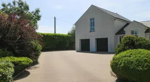 The East Wing Apartment - Image 4