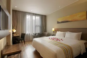 Home Inn Plus Beijing South Station South Square - Image 4