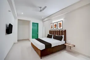 Townhouse DLF Phase-4 MG Road Cyber Hub - Image 2