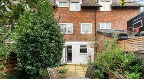Central Horsham 5BR Home Free Parking Pets Allowed - Image 4