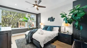 Stunning 5BR Home in Heart of Chicago with 2 Rooftops - Image 2