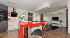 Nightingale Luxury Apartment - Image 2