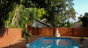 Hamilton Urban Farm Guest House - Image 3