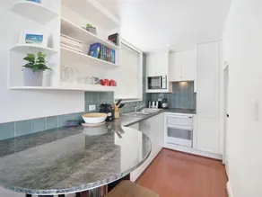 King Size Studio With Water View, Walk To The City - Image 3