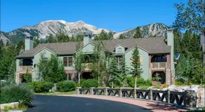 Condo de luxe accueillant les animaux avec vue sur l'étang et la montagne! - Image 4