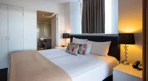 Broadbeach Savannah Resort - Image 2