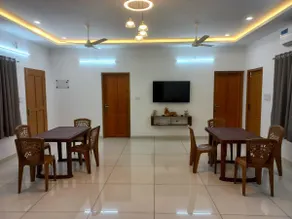 Paul's Homestay Queen type room - Image 4