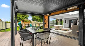 Superb Luxury 3 Bedroom House - Garden - Parking - Outdoor Playground 17P - Image 5