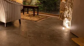 nuit romantique insolite dans une cascade - Image 4