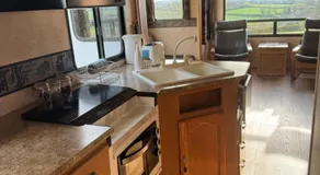5th Wheel Trailer - Image 3