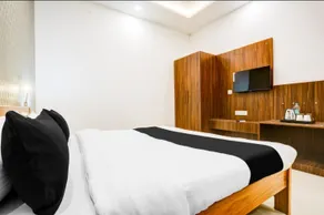 The Grand Blue Hotel - Image 3