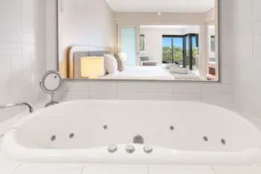 Sunny Top-Floor Pool View 1Bedroom Spa Suite - Image 5