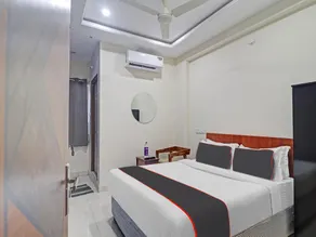 Super HOTEL PNR SUITES KUKATPALLY - Image 2