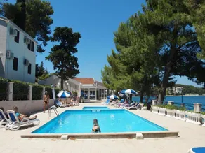 Lumbarda Resort Apartments - Image 2