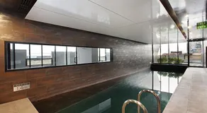 Melbourne City Abode - 15th floor skyline views, Heated indoor pool, 1 Bedroom, 1 Sofa-bed living room, Balcony, Kitchen, Bath, Sauna & Gym - 60 sqm of suite like space - Image 3