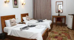 Hyde Park House Hotel - Image 2