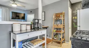 Studio near Arsenal Park l Street Parking - Image 4