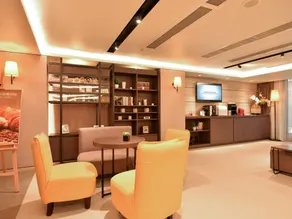 Home Inns Plus Shanghai Xujiahui Branch - Image 3