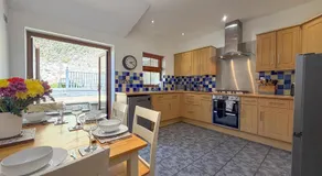 The Burrows - 3 Bedroom Holiday Home - Tenby - Image 3