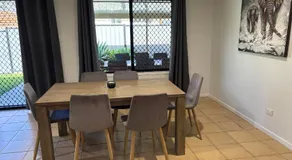 Family retreat in Caboolture big house - Image 4