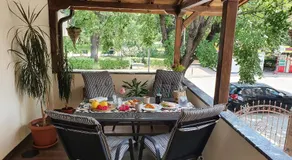 Kamelia guest rooms - Image 4