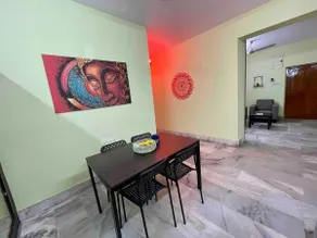 Beautiful 2bhk with free parking - Image 3