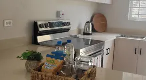 Irie Rock Cottage - Close to the Beaches and Attractions, Spa Treatment- Discovery Bay, St Ann - Image 5