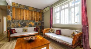 Beachfront Tamarin Villa - Image 2