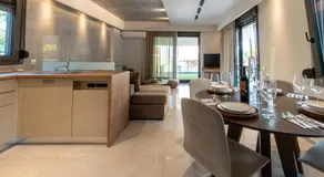 3 DOORS VILLAS - Image 3