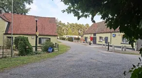 Comfortable caravan in a green setting - Image 4