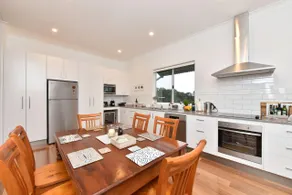 Kinloch Cottage stunning renovated to new on Daisy Hill Vineyard - Image 3