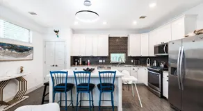 The Q - Austin Family Vacation Home - Hot Tub, Sauna, Gym & Backyard - Image 2