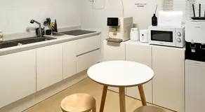 Yellow stay - Image 3