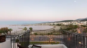 V77 Seafront Suites - Image 3