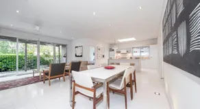 Retro Beach House at Pearl Beach - Image 3