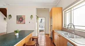 Quiet Cozy Rooms – Near Shops & Transit - Image 2