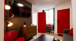 Retro-Chic Hideaway - Walking Distance To Stampede - Image 3