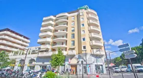 Elegant Apartment with Sea View and Swimming pool - Image 3